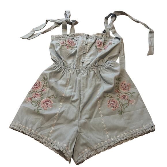 NWT MABLE Embroidered Romper Blue Periwinkle Size Small Floral - Picture 2 of 5